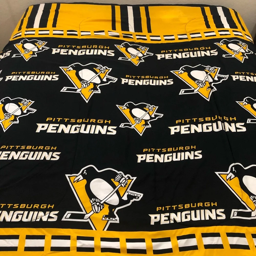 NHL Pittsburgh Penguins Hockey Reversible Queen Size Comforter Blanket 80”x84”